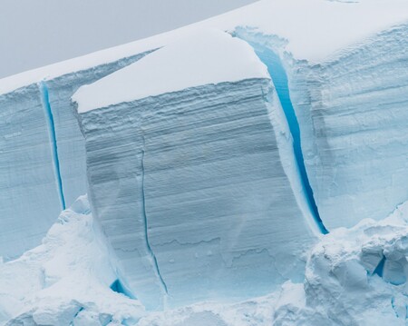 Glacier ice textures of Antarctica