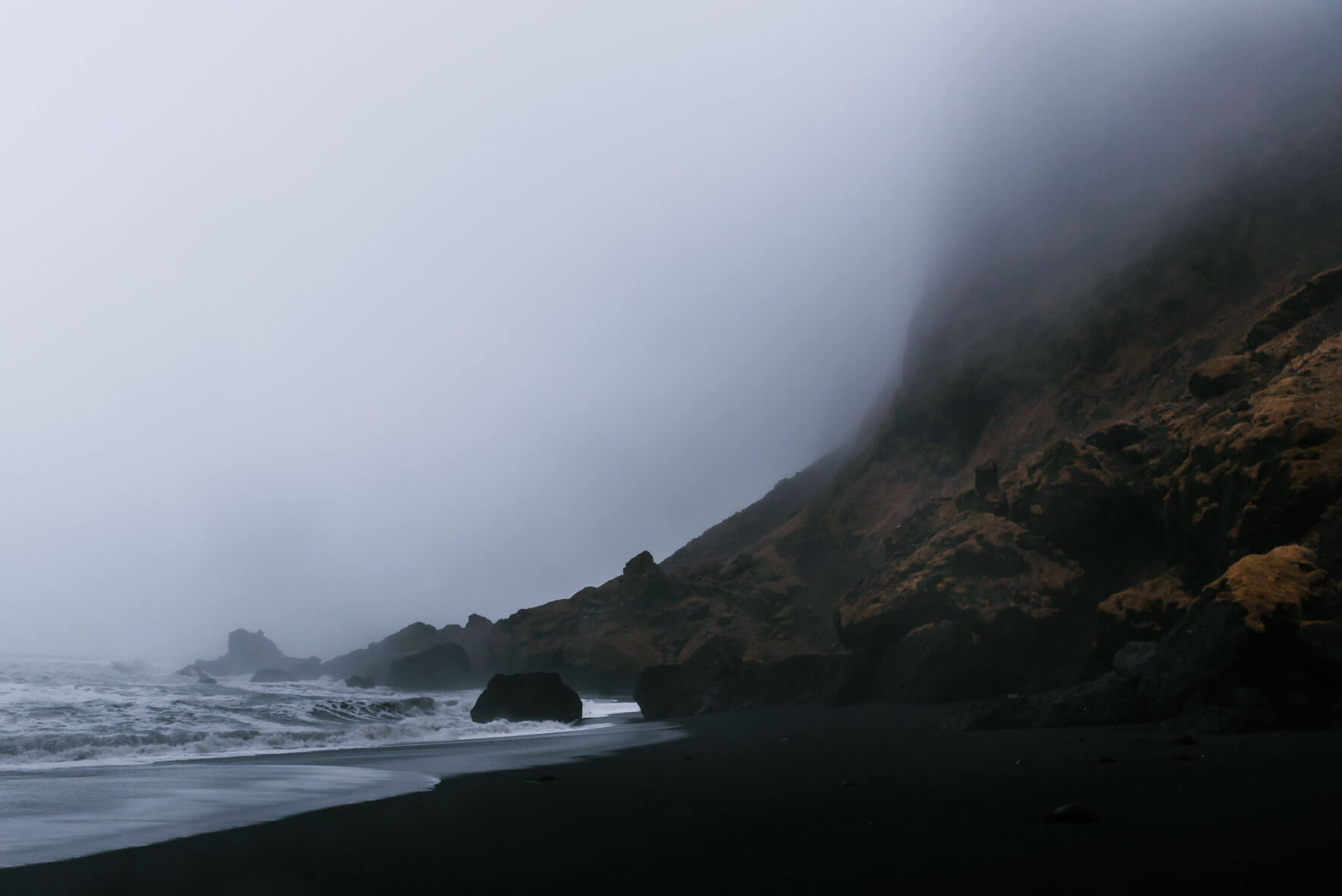 The black sand beach of Vik in Iceland by Northlandscapes, Jan Erik Waider