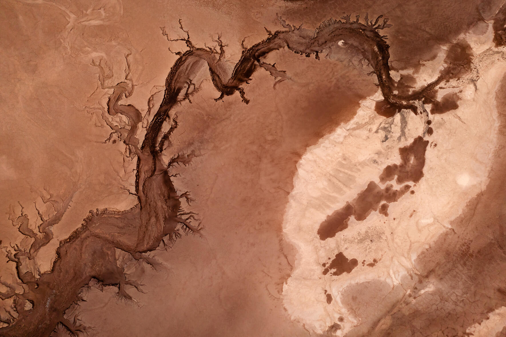 Aerial photography of a dried up river in the highlands of Iceland