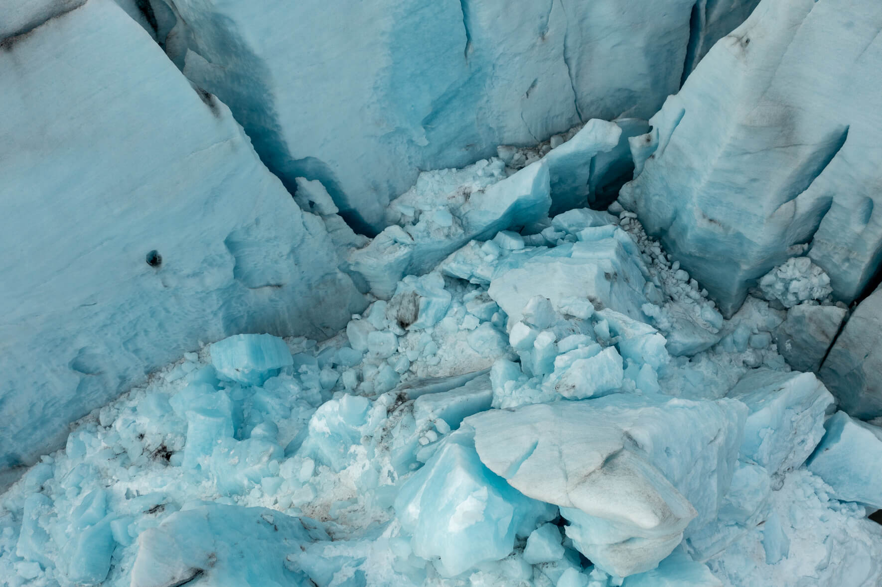 Details of the Breiðamerkurjökull glacier in Iceland with broken off ice