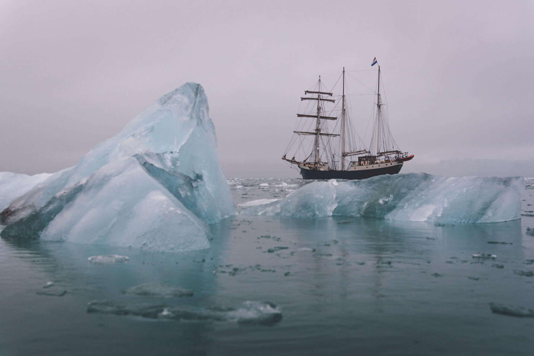 Icebergs and barquentine Antigua