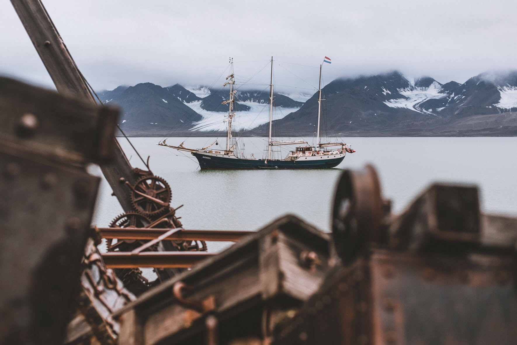 Old crane and rusted lorries from the old marble mine at Camp Mansfield (New London/Ny-London, Svalbard)