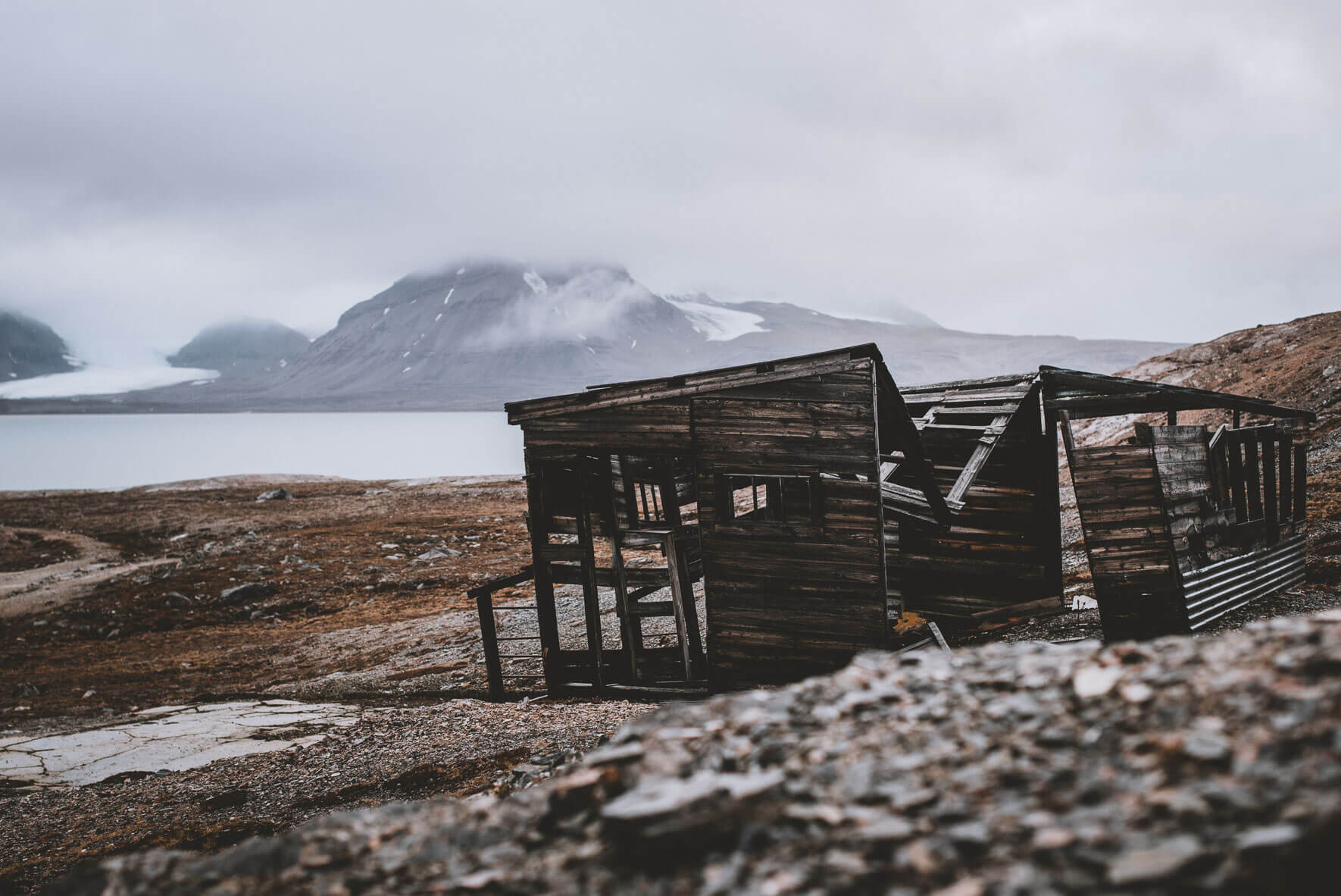 Collapsed hut from the old marble mine at Camp Mansfield (New London/Ny-London, Svalbard)