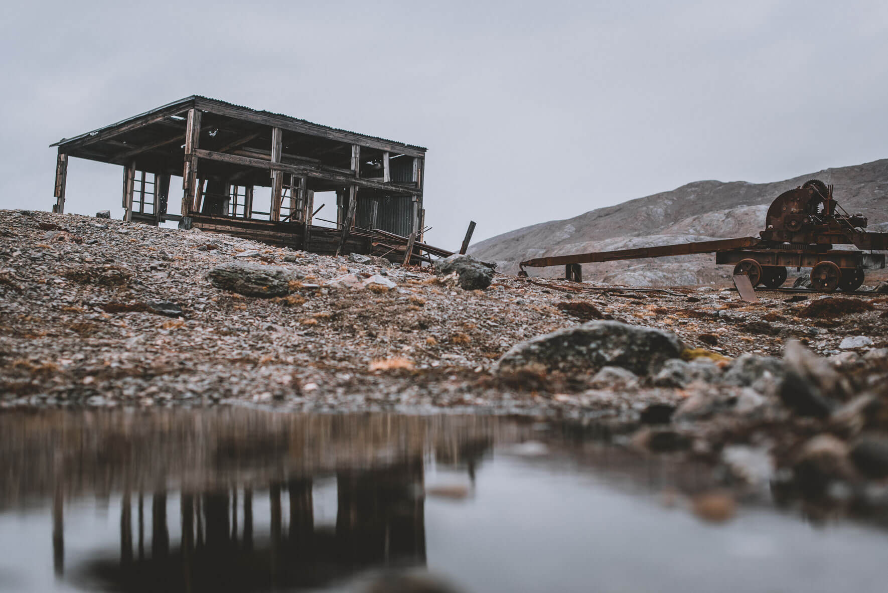 Rusted crane and hut from the old marble mine at Camp Mansfield (New London/Ny-London, Svalbard)