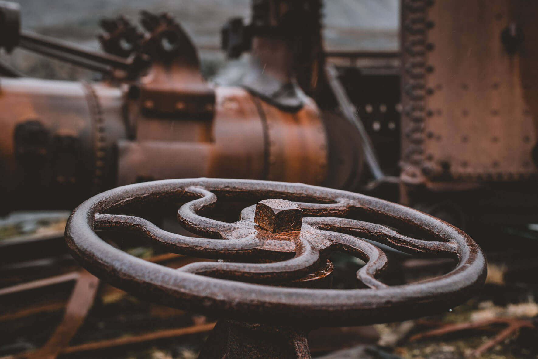 Parts of the rusted steam engine from the old marble mine at Camp Mansfield (New London/Ny-London, Svalbard)